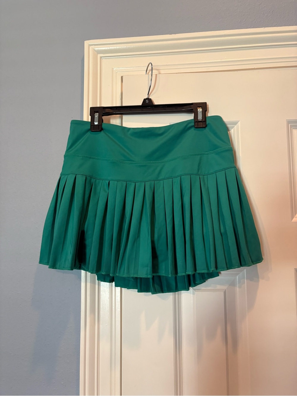 Good Hinge Pleated Active Skort in Teal Green